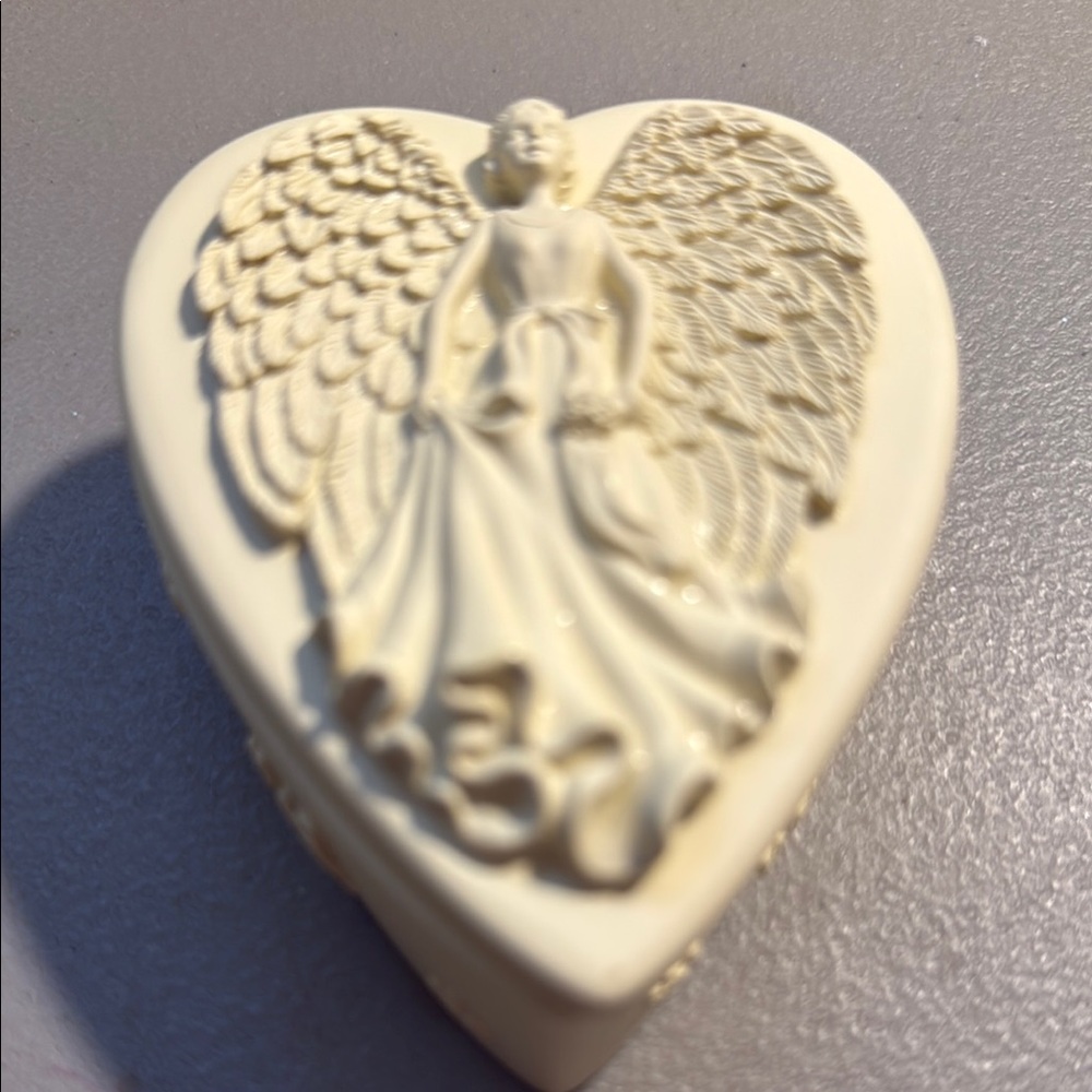 Angel Heart-Shaped Cream Jewelry Box